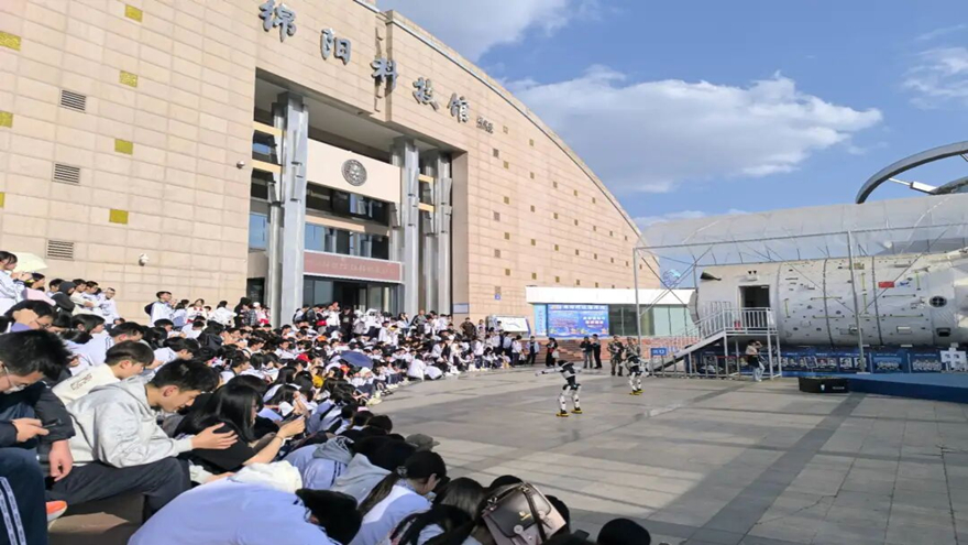 绵阳科技馆系列研学活动有序开展，近万名师生沉浸式体验科技魅力